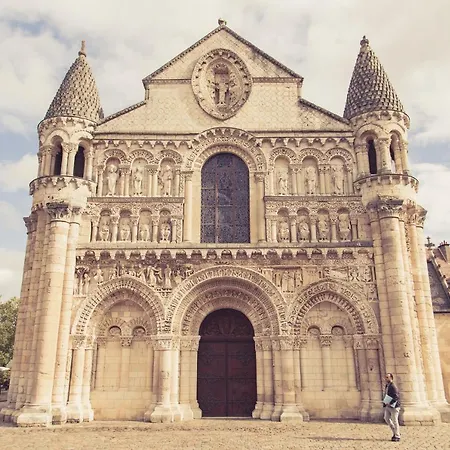La Maison De La Liberte Jules Verne * Poitiers