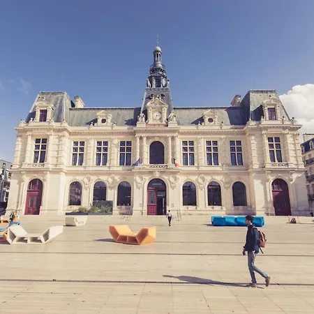 La Maison De La Liberte Jules Verne * Poitiers