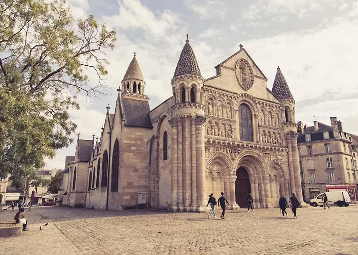 La Maison De La Liberte Jules Verne * Poitiers
