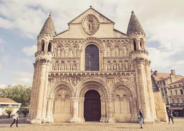 La Maison De La Liberte Jules Verne * Poitiers